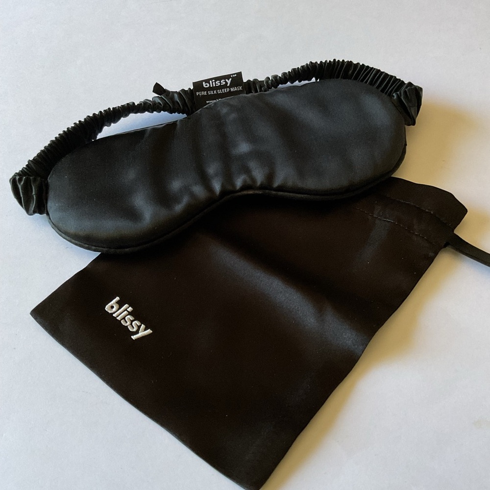 BLISSY MULBERRY SILK SLEEP EYE MASK WITH POUCH BLACK NWOT
